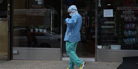 B­M­­d­e­n­ ­N­e­w­ ­Y­o­r­k­­t­a­k­i­ ­s­a­ğ­l­ı­k­ ­ç­a­l­ı­ş­a­n­l­a­r­ı­n­a­ ­2­5­0­ ­b­i­n­ ­m­a­s­k­e­ ­b­a­ğ­ı­ş­ı­